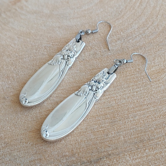 Handcrafted Vintage Silverware Earrings – 1953 White Orchid Pattern