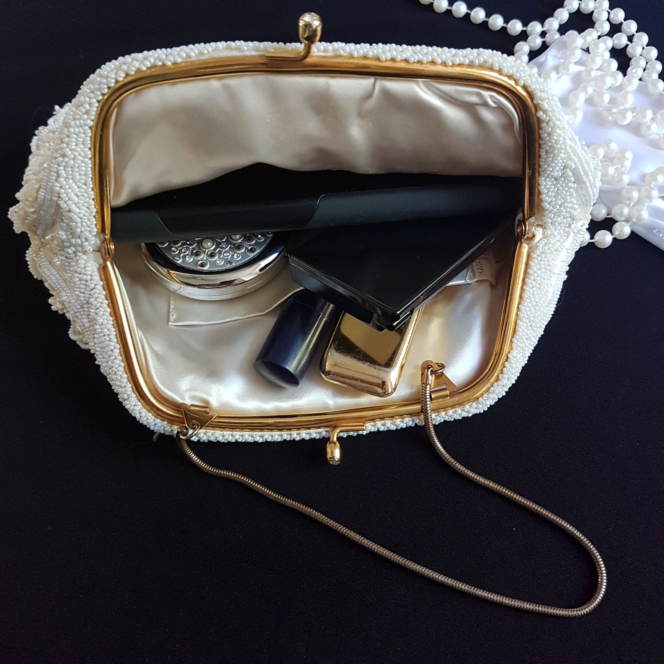 Women's Beaded Kiss Lock Clasp Bag - Decorative Coin Purse - White
