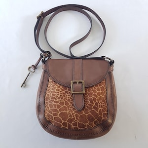 Vintage FOSSIL Brown Leather Crossbody Shoulder Bag with Adjustable Strap and Front Flap