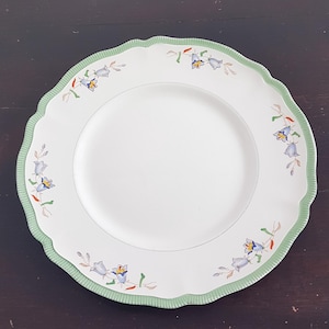 Johnson Brothers Old Staffordshire Antique Dinner Plates with Bluebell Flowers, England 1920s