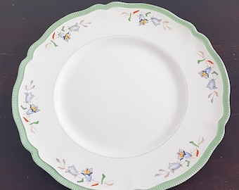 Johnson Brothers Old Staffordshire Antique Dinner Plates with Bluebell Flowers, England 1920s