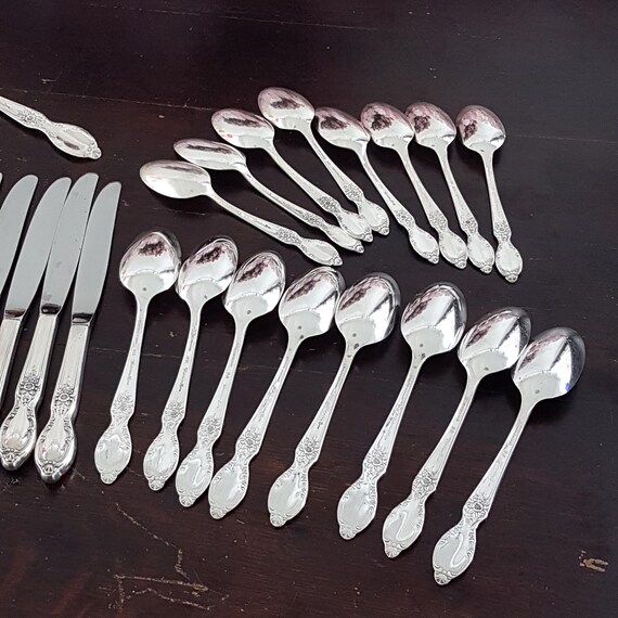 43pc WM Rogers Victorian Rose International Silver Plate Service