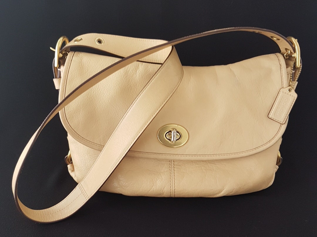 Vintage COACH Tan Leather Crossbody Bag With Adjustable Vintage COACH Tan Leather Crossbody Bag With Adjustable