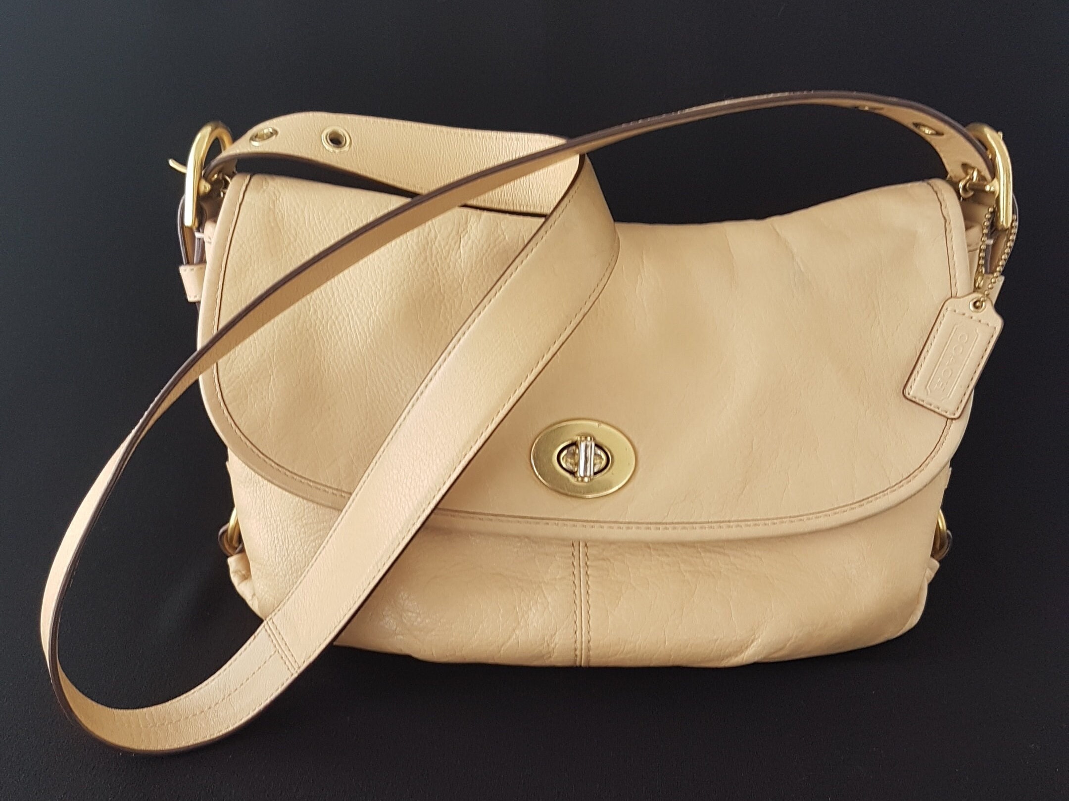Vintage COACH Tan Leather Crossbody Bag With Adjustable Vintage COACH Tan Leather Crossbody Bag With Adjustable