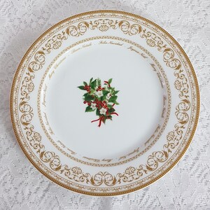 Festive Holly Dessert Plate Set - 4pc Vintage-Inspired Christmas Dinnerware for Holiday Entertaining
