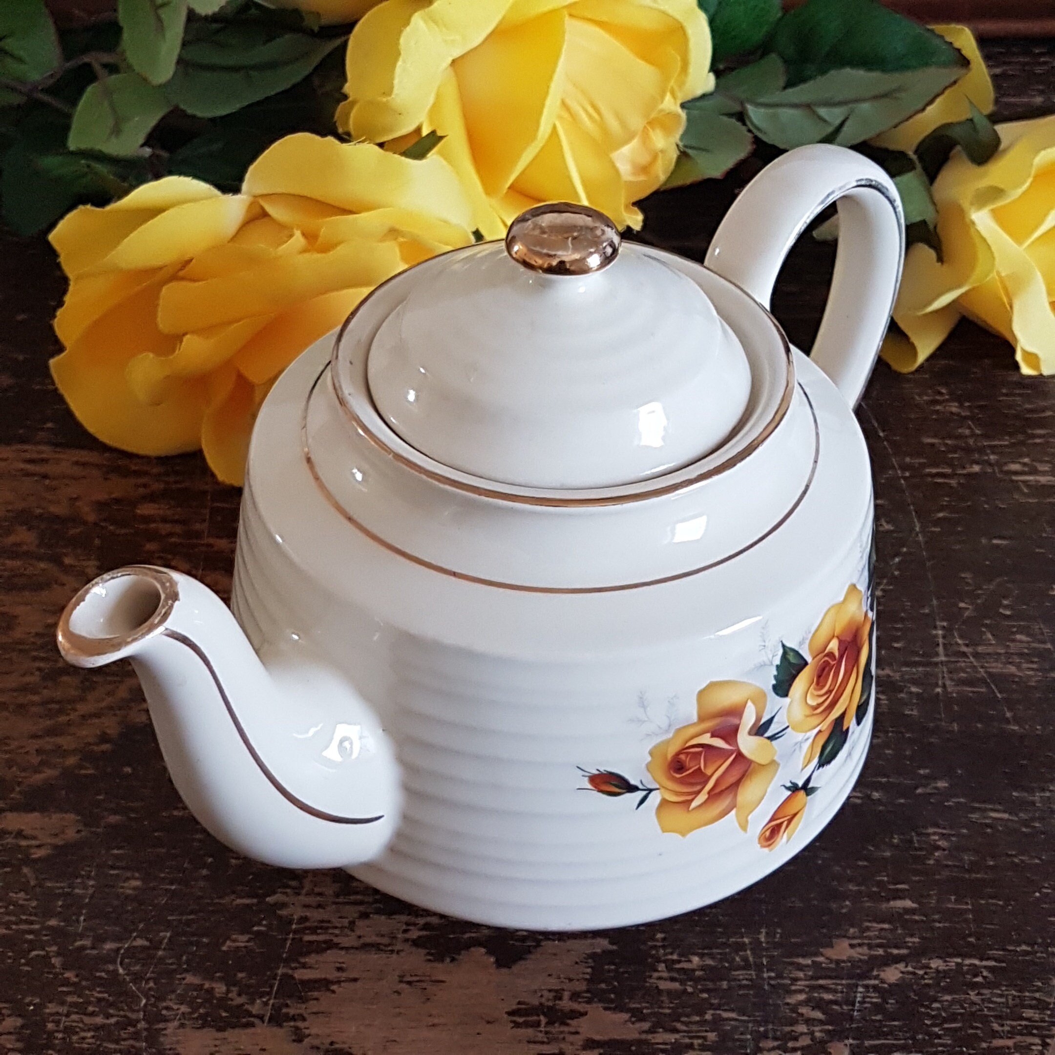 Vintage Sadler Teapot, Yellow Rose, Full Size, 5 Cup Capacity