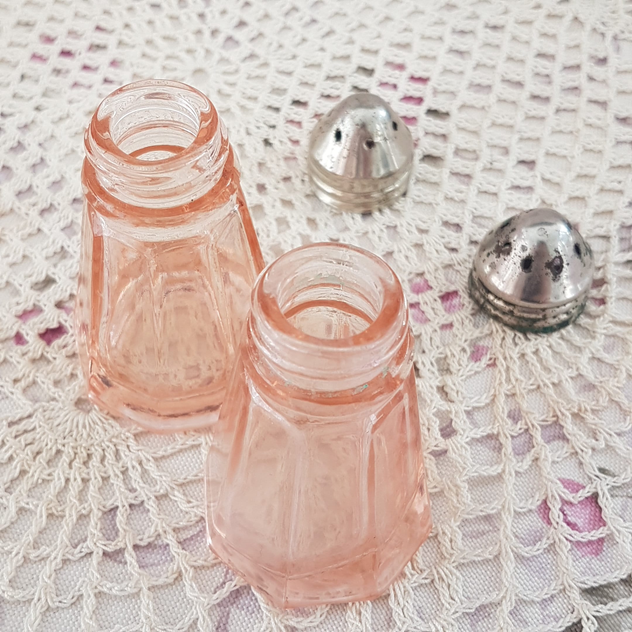 Set of Three Retro Atomic Speckled Pink Salt Pepper Sugar Spice Shaker –  Portland Revibe