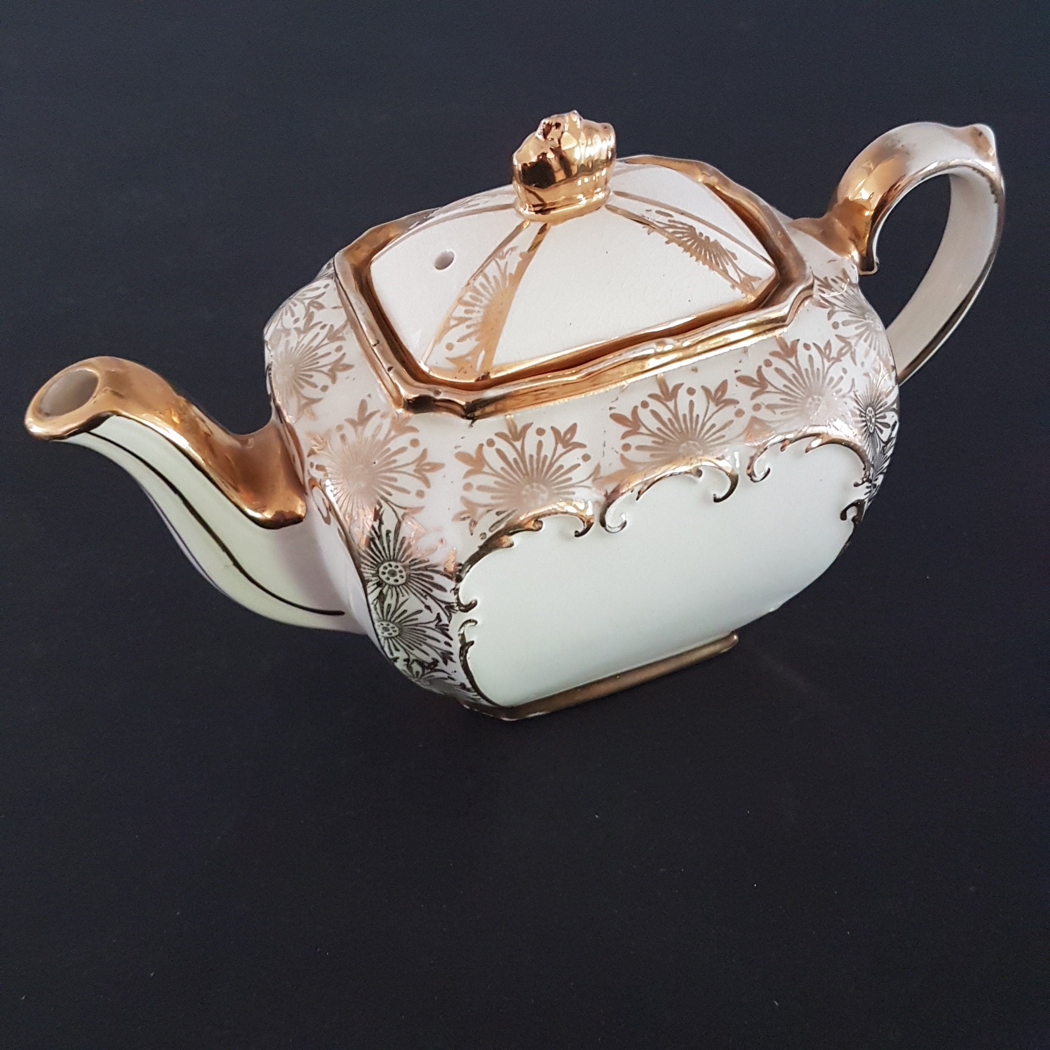 Sadler Cube Teapot, Gold Sunburst on Ivory, Sadler 2085, Gold Chintz