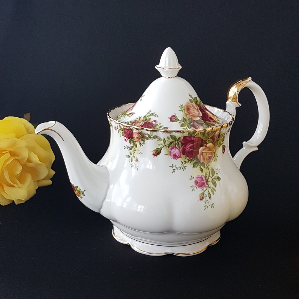 Royal Albert Old Country Roses - Piatto Ovale Aperto In Porcellana Bone China, 23 Cm, Colore: Bianco
