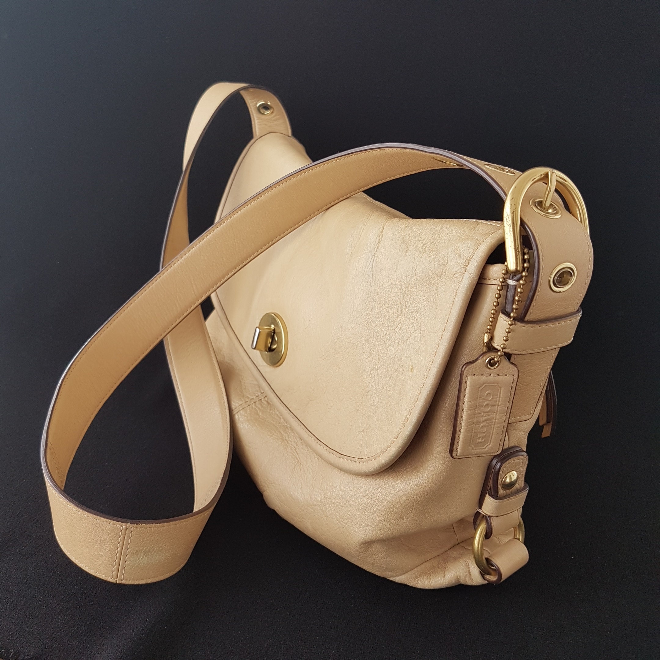 Vintage COACH Tan Leather Crossbody Bag with Adjustable Vintage COACH Tan Leather Crossbody Bag with Adjustable