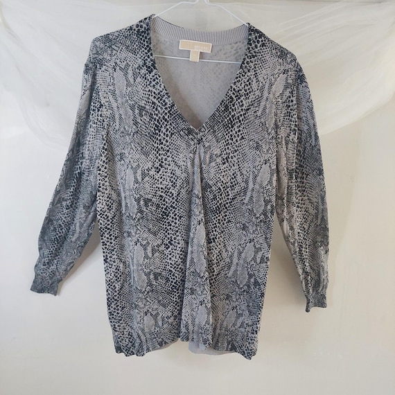 Michael Kors Snakeskin Print V-Neck Top Grey Animal Pattern Lightweight Long Sleeve Sweater Size XL
