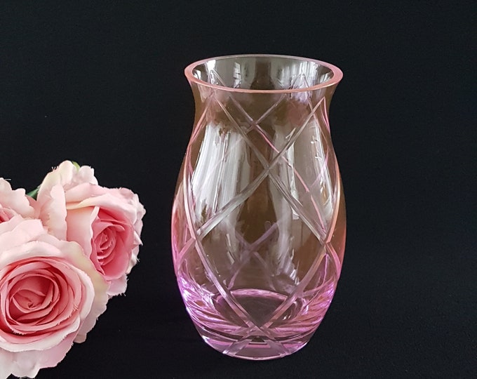 Vintage Pink Glass Vase with Linear Cut Pattern - Elegant Art Deco Bridal Shower Gift