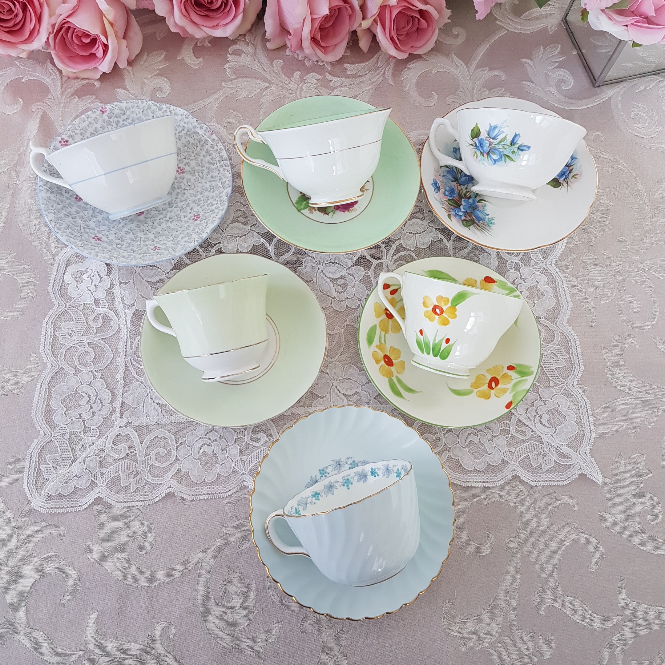 LOT de 4 tasses à thé et soucoupes dépareillées, porcelaine anglaise  vintage en vrac, goûter, douche nuptiale, baby shower, tasses à thé roses -   France