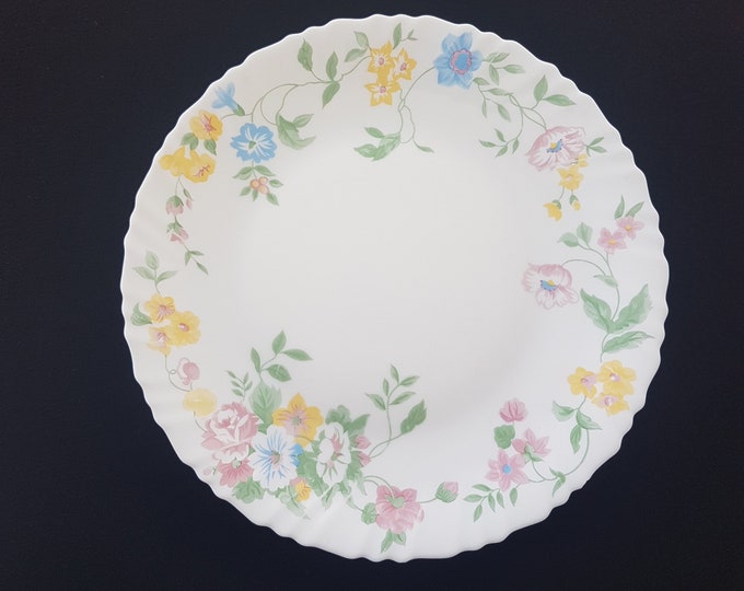 French Vintage Arcopal FESTON HORTENSE Dinner Plates, 10.75 Inch, Set of 4, White Milk Glass with Colorful Spring Flowers, Made in France