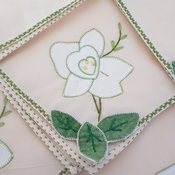 Set of 6 vintage cloth napkins flower print funky serving tableware settings yellow green dining table brown fun Set of 6 vintage cloth napkins flower print funky serving tableware settings yellow green dining table brown fun