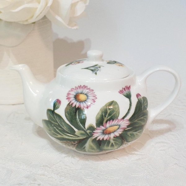St. George Fine Bone China Teapot – English Daisy Pattern, Made in England (500ml)