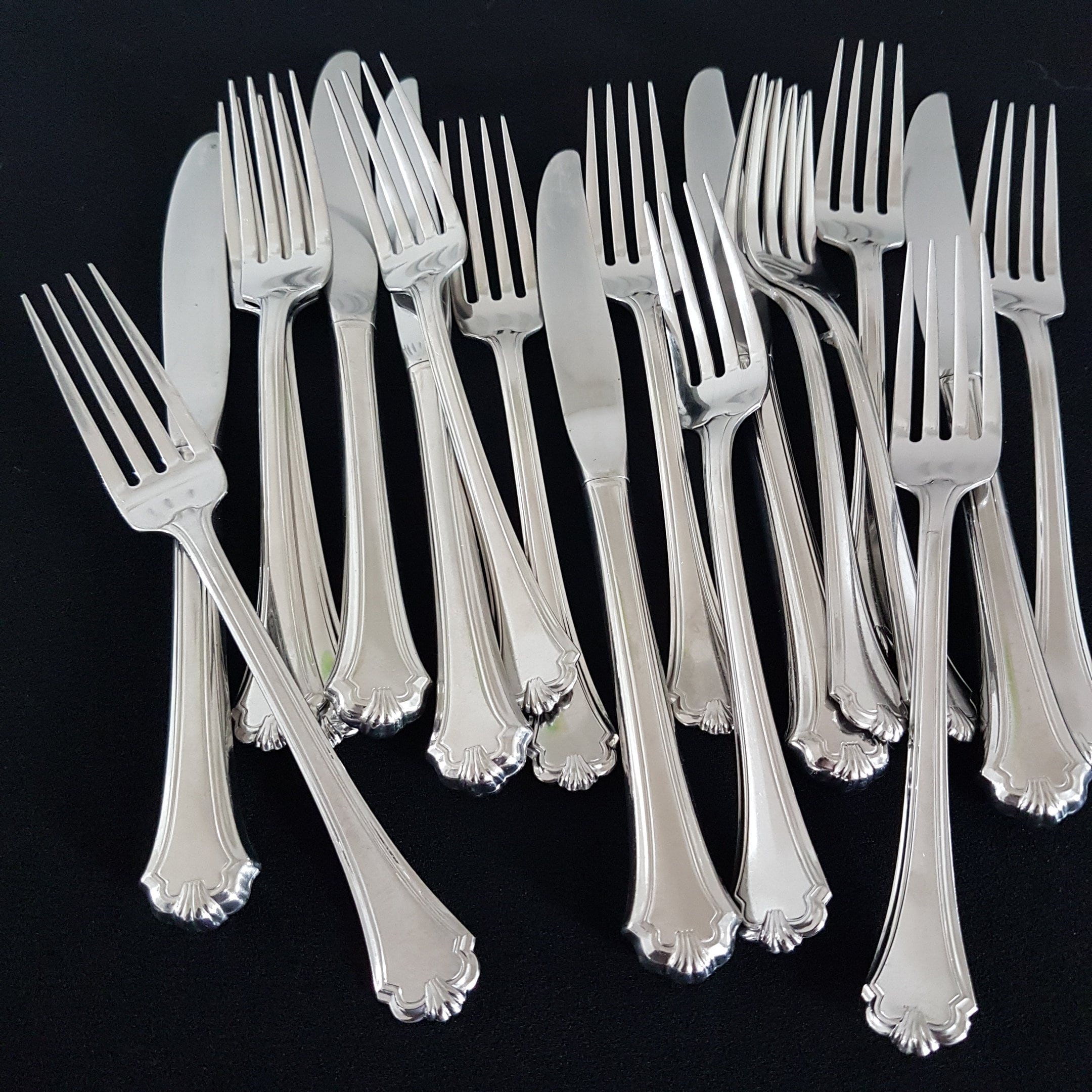 Oneida MIDTOWNE Stainless Steel Flatware, Oneida ON252, 18 Piece Set