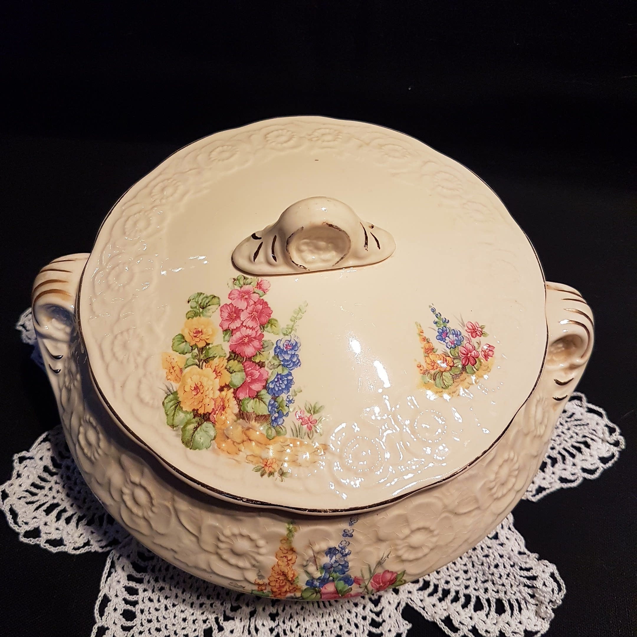 Sovereign Potters Canada HOLLY HOCK Covered Vegetable, Lidded Serving Bowl, Casserole Dish