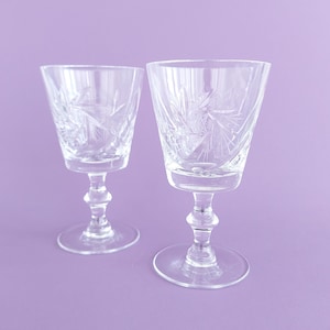 Juego de 2 copas de vino de cristal con diseño de molinillo de viento vintage, de vidrio de plomo tallado a mano.
