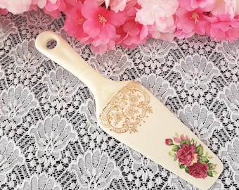 Vintage Georgian China Dessert Lifter with Pink Floral Design - Elegant Porcelain Cake Server