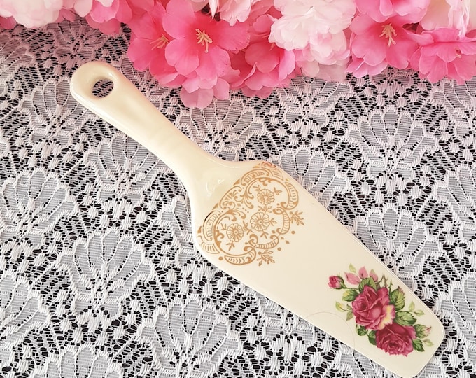 Vintage Georgian China Dessert Lifter with Pink Floral Design - Elegant Porcelain Cake Server