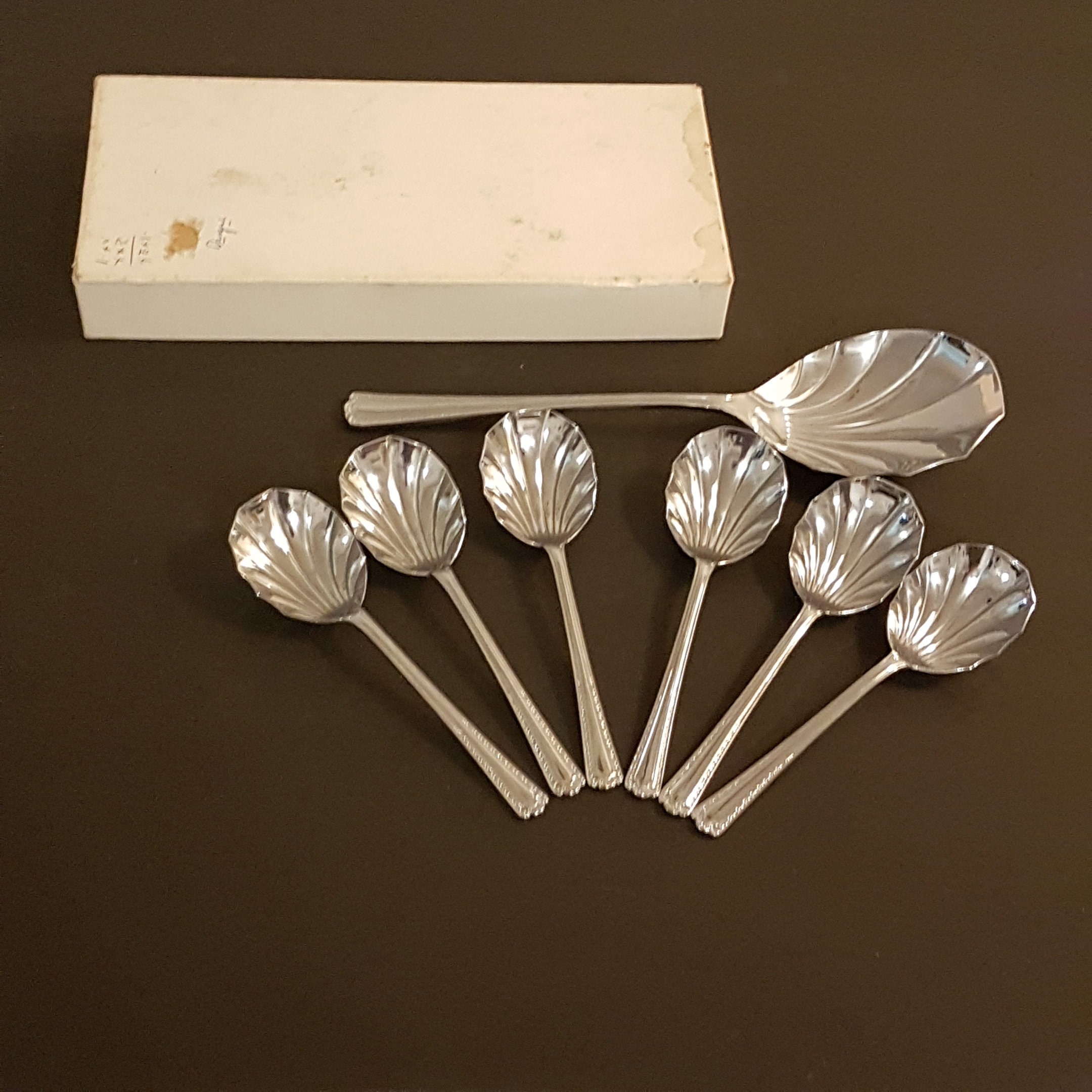 7 Piece Shell Shaped Fruit Spoon Set, Serving Spoon with 6 Dessert