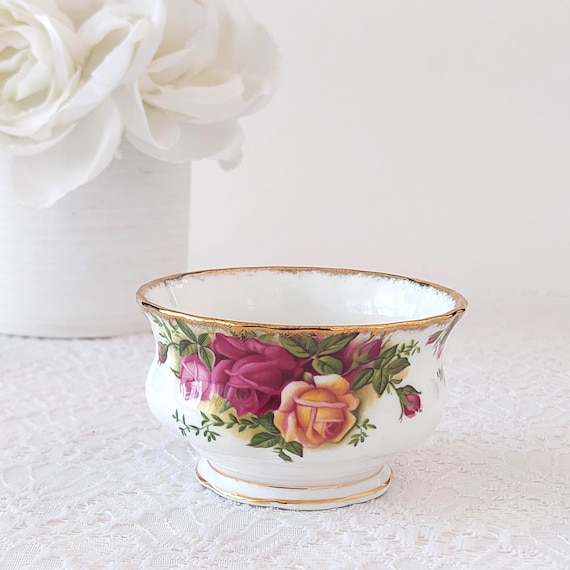 1962 Royal Albert Old Country Roses Sugar Bowl