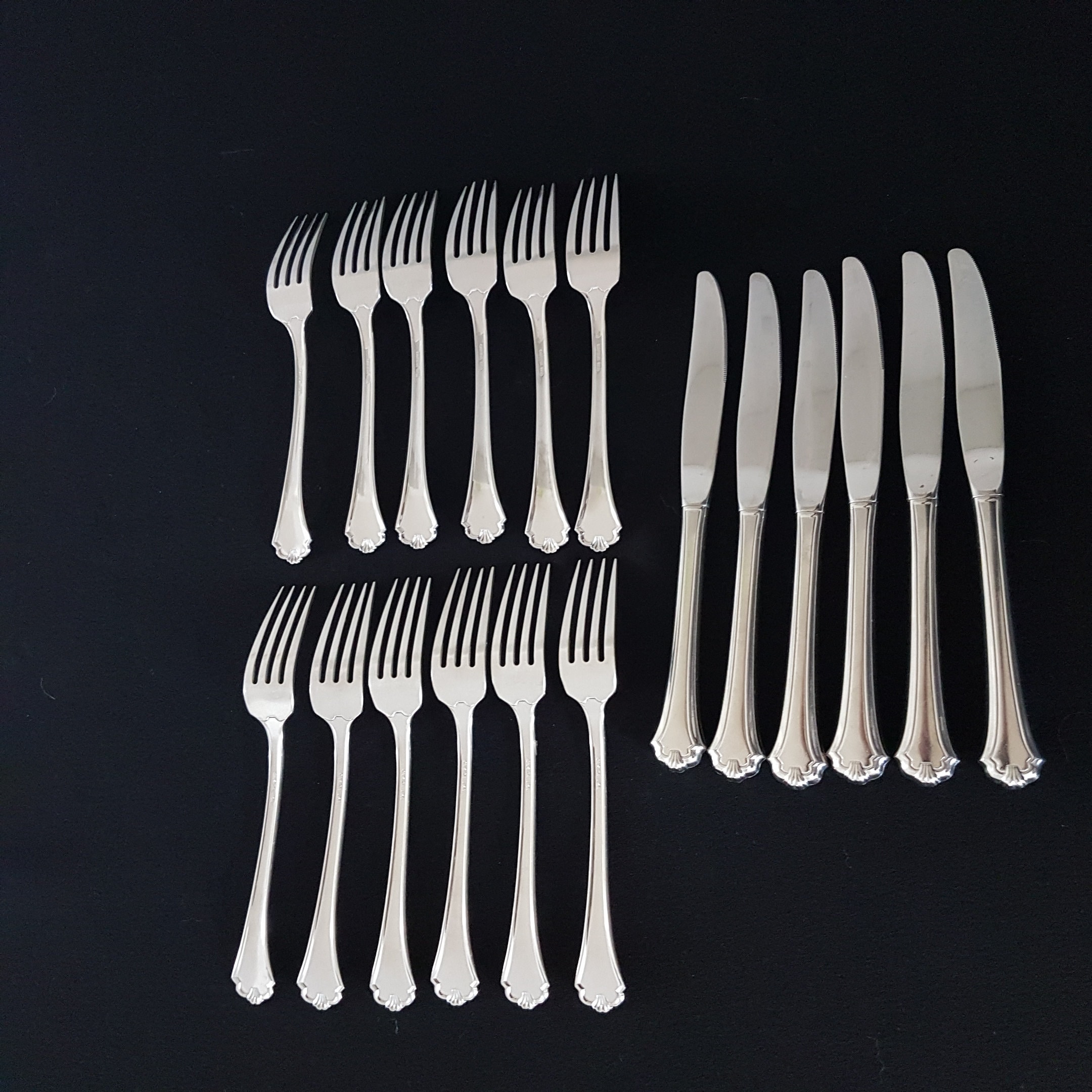 Oneida MIDTOWNE Stainless Steel Flatware, Oneida ON252, 18 Piece Set