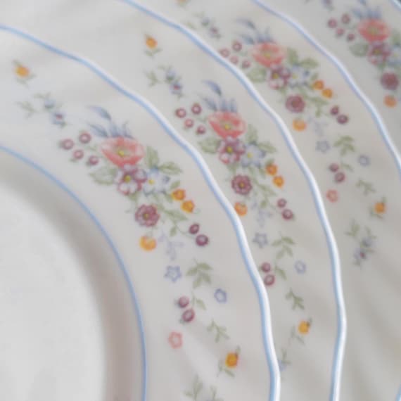 Arcopal Victoria Floral Glass Salad Plates Set of 4 Vintage French Milk White Dishware