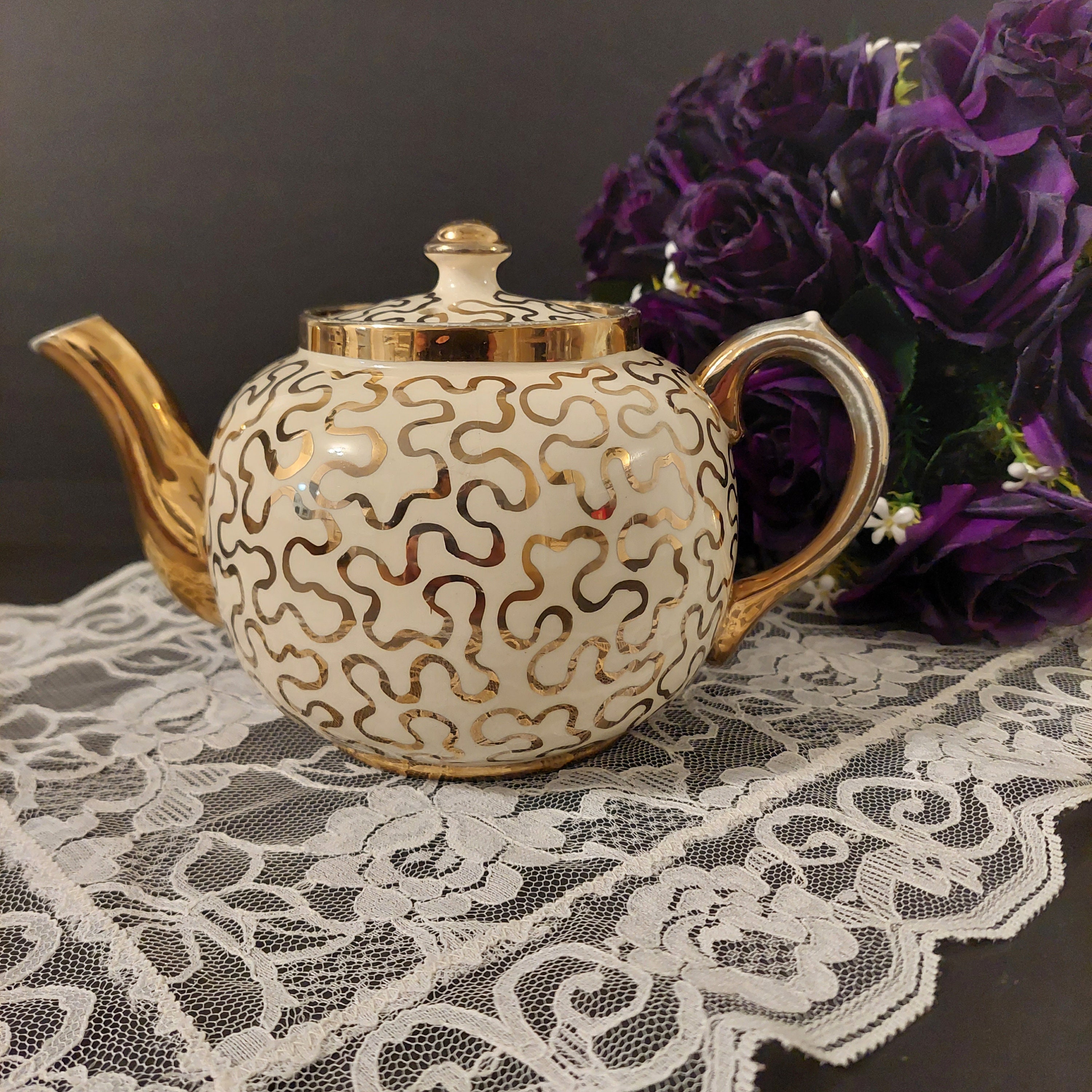 Vintage Teapot, Sudlow Tea Pot, Gold Squiggly Lines on Ivory White, 4.5 Cup, Made in England, 1950s