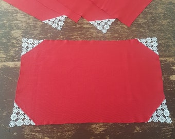 Set of 4 Vintage Red Cloth Dinner Napkins and Doily, Lace Embroidery Corners