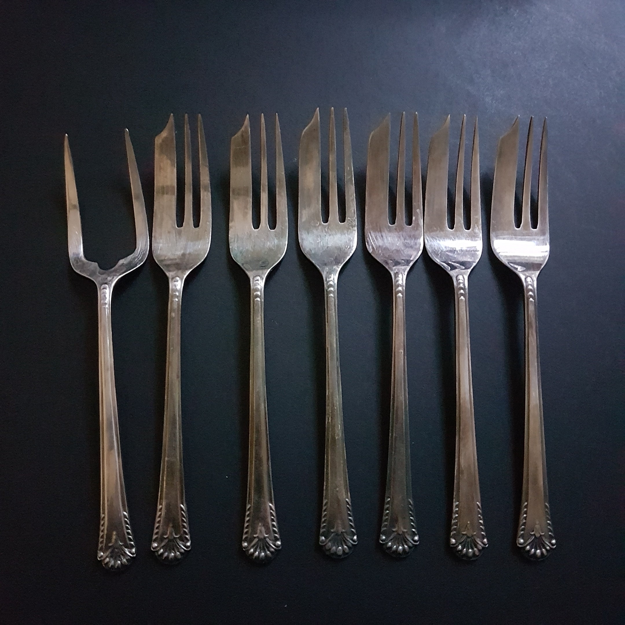 Set of 6 Vintage Dessert Forks and Pronged Dessert Server in