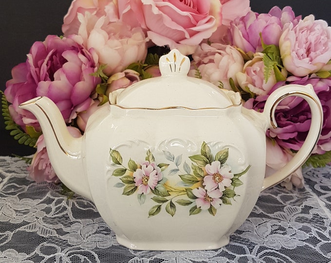 Sadler Cube Tea Pot, Floral, 5 Cup Vintage Teapot, Made in England- FLAWED