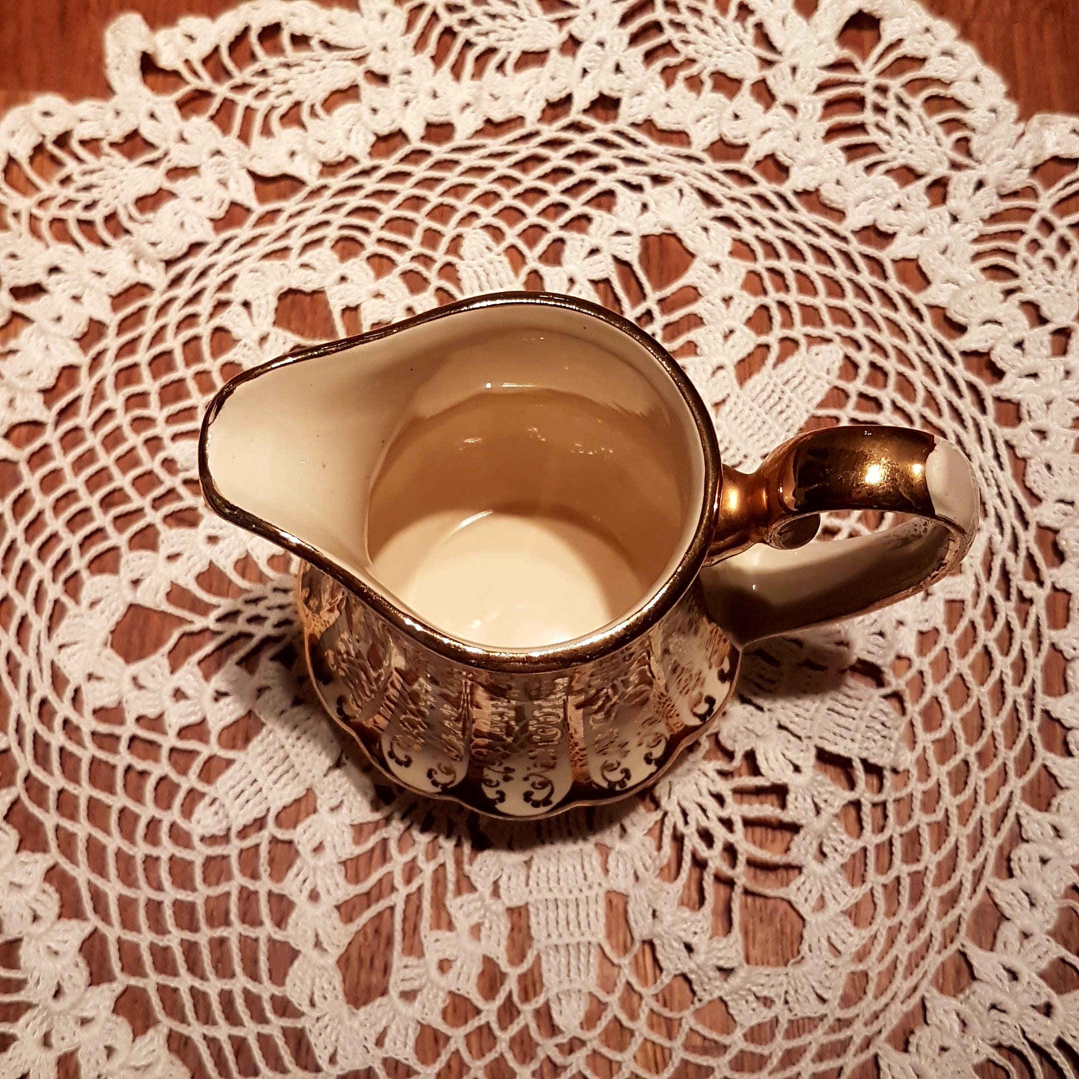 Vintage Sadler / Cream and Sugar Set / Bell Shape / Gold Filigree