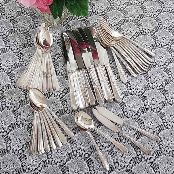 Vintage 1937 WM Rogers Hiawatha Memory 44-piece Silver