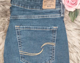 Levi Strauss Signature Gold Women's Mid Rise Jeans Straight Leg 31 x 34