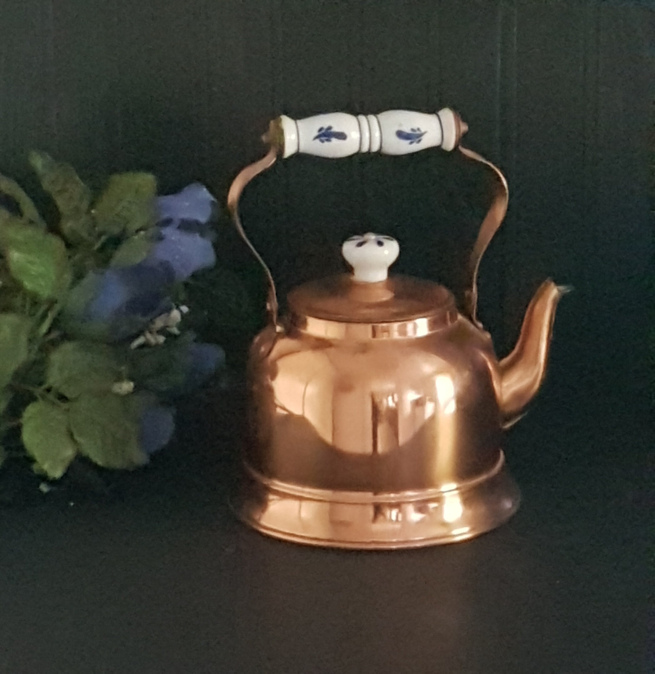 Vintage 9 Cup Capacity Copper Tea Kettle with Porcelain Delft Blue