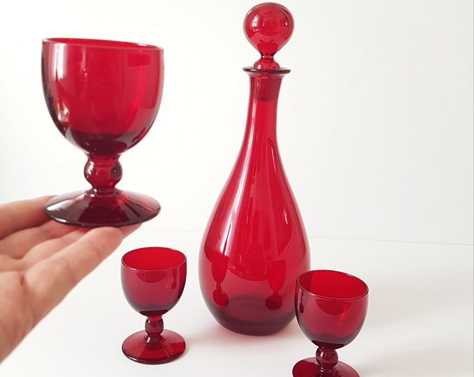 Ruby Red Glass Liquor Decanter Set with 3 Shot Glasses, Small Wine Glasses, Vintage Barware, Christmas Red, Holiday Table