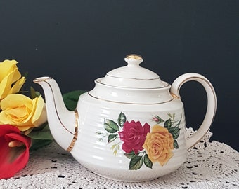 Sadler Teapot, Red Yellow Roses, 4 Cup Tea Pot, Sadler 3482, Horizontal Ribs, Made in England, 1940s
