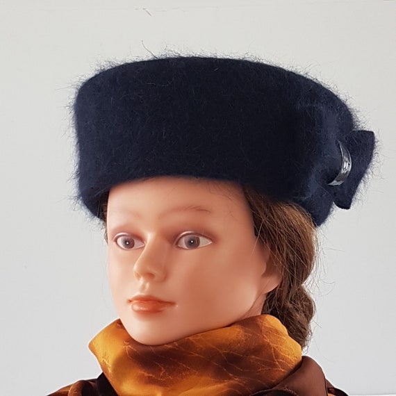Vintage Navy Blue Angora Pillbox Hat with Bow - 70s Italian Winter Fashion (20.5"/52cm)