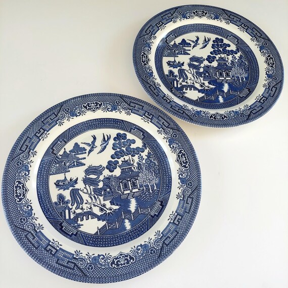 Vintage Churchill England Blue Willow Dinner Plates 10.25" Set of 2 Staffordshire