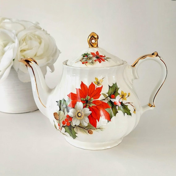 Vintage Sadler England Christmas Teapot, Ribbed Ceramic 4-Cup Poinsettia Holly Gold Trim