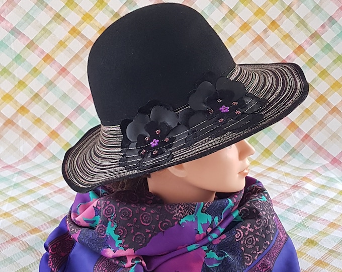 Vintage Liz Claiborne Navy Wide Brim Hat with Colorful Stitching - Retro Summer Fashion Accessory, 21.5 inches