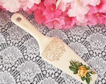 Vintage Georgian China Dessert Lifter with Yellow Rose - Elegant Porcelain Cake Server for Tea Parties
