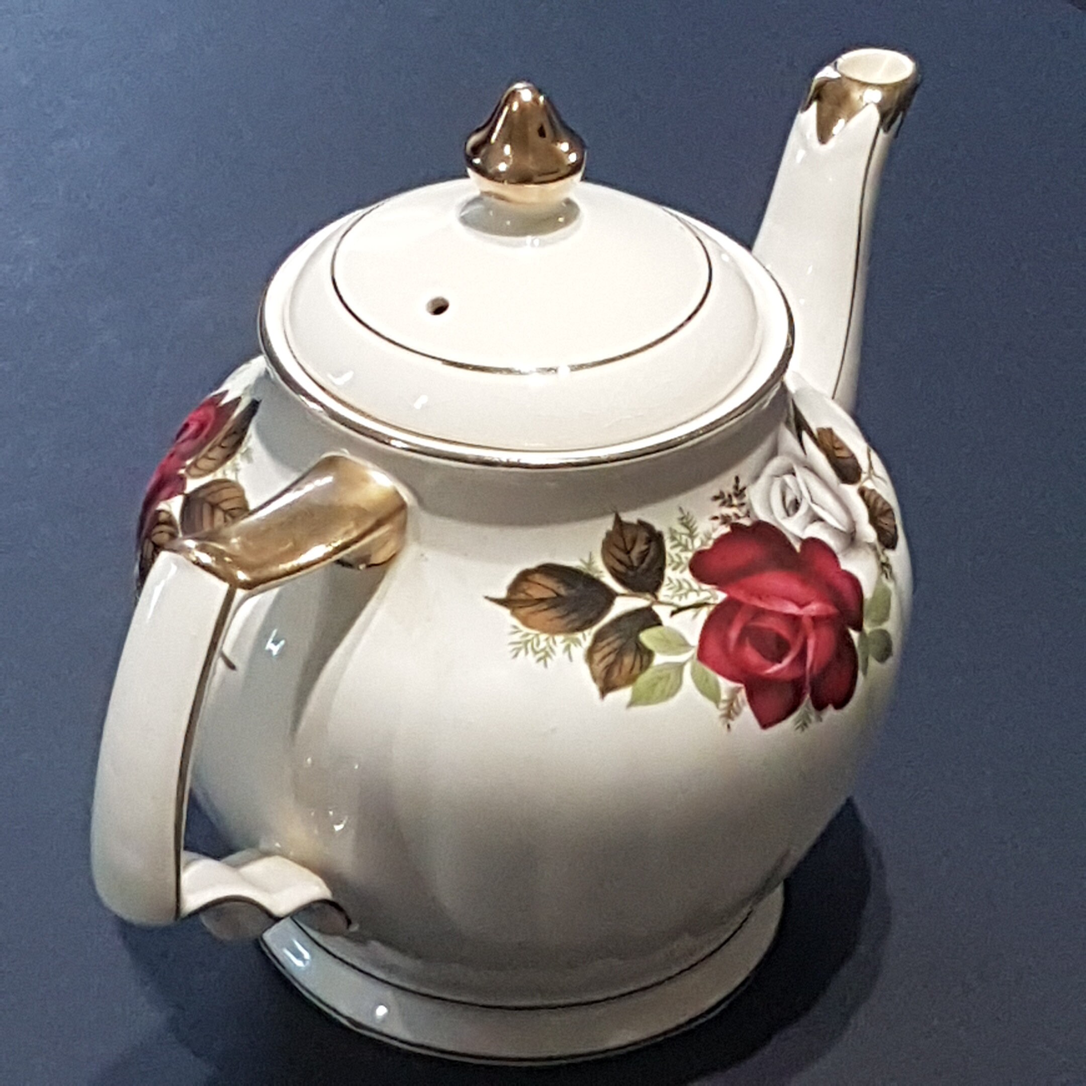Vintage Sadler Teapot with White Red Roses, 5 Cup Capacity, Gold Finial
