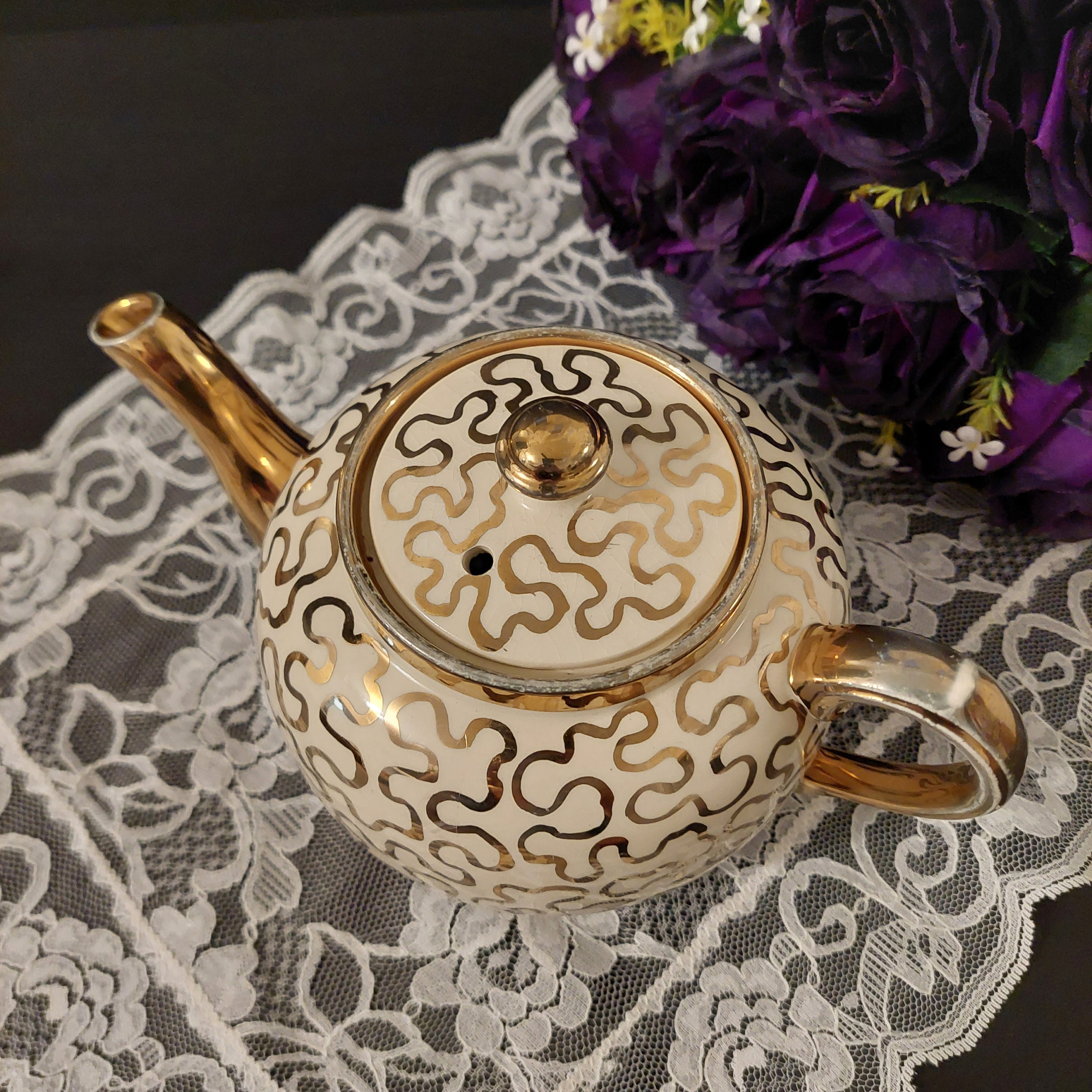 Vintage Teapot, Sudlow Tea Pot, Gold Squiggly Lines on Ivory White, 4.5 Cup, Made in England, 1950s