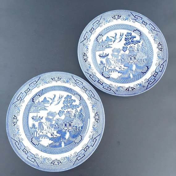 Set of 2 Vintage Blue Willow Chinoiserie Transferware Dinner Plates