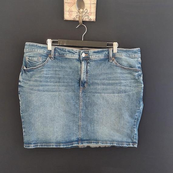 Vintage Denim Mini Skirt: Plus Size Retro Streetwear (Size 22)