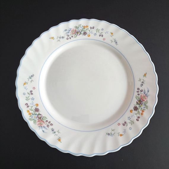 Arcopal Victoria Floral Glass Dinner Plates Set of 4 Vintage French White Blue Dishware