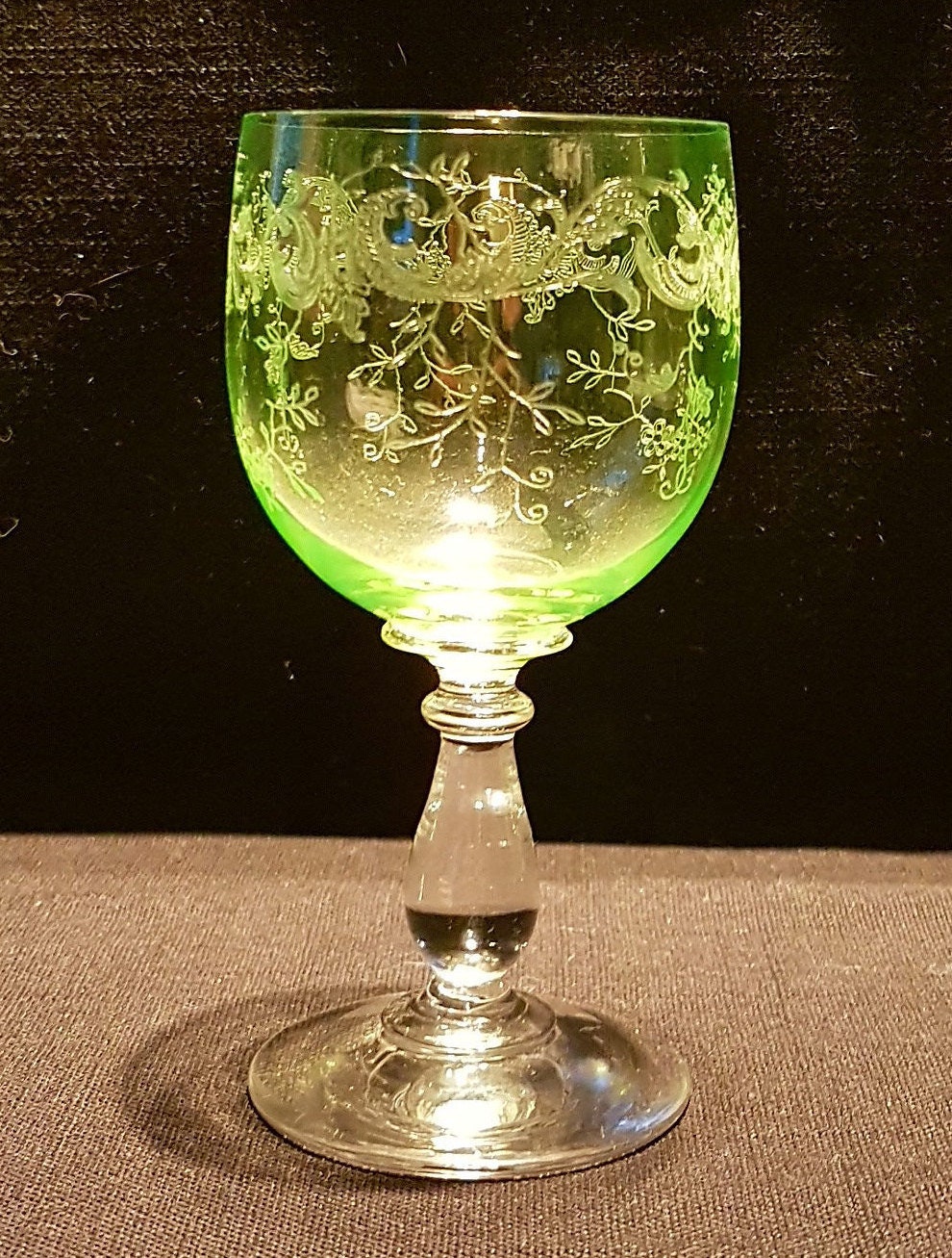 Set of 4 Green Etched Wine Glasses, Vintage Stemware, Vintage Wine